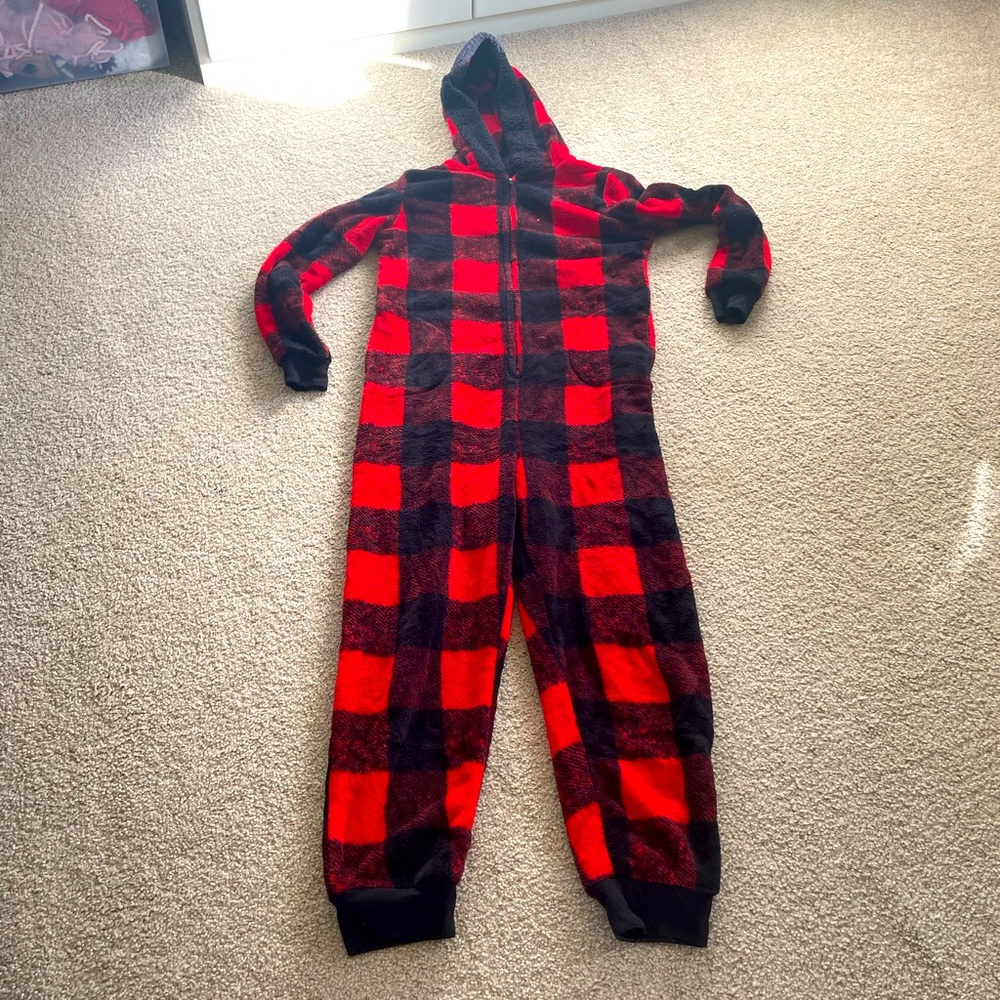 SO Black Red Patterned Onesie Pajamas M Fleece Zip Front Christmas Loungewear